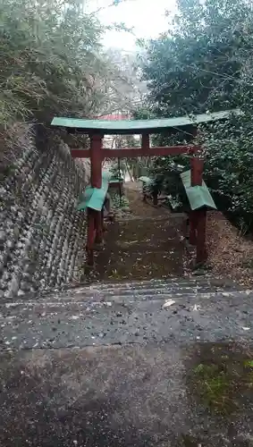 感応寺の鳥居