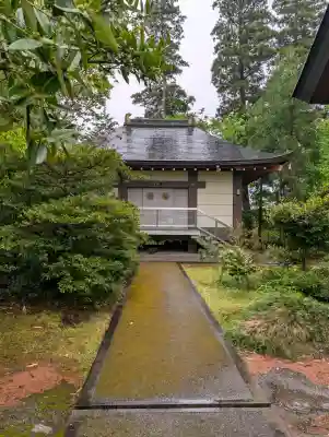 越中一宮 髙瀬神社の{uncategorized: "未分類", other: "その他", undefined: "問題あり", building: "その他建物", grave: "お墓", sacred_gate: "鳥居", guardian: "狛犬", statue: "像", buddha: "仏像", history: "歴史", nature: "自然", garden: "庭園", animal: "動物", pagoda: "塔", temizu: "手水舎", mountain_gate: "山門・神門", sanctuary: "本殿・本堂", subordinate: "末社・摂社", art: "芸術", scenery: "景色", jizo: "地蔵", ema: "絵馬", goshuin: "御朱印", omikuji: "おみくじ", items: "授与品その他", amulet: "お守り", goshuincho: "御朱印帳", eats: "食事", festival: "お祭り", votive_dance: "神楽", shichigosan: "七五三参", wedding: "結婚式", experience: "体験その他", initially: "初詣", around: "周辺", anti_infection: "感染症対策"}
