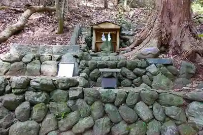 丹生川上神社(中社)の末社・摂社