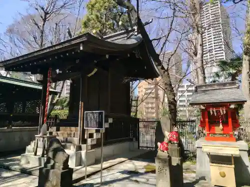 熊野神社の{uncategorized: "未分類", other: "その他", undefined: "問題あり", building: "その他建物", grave: "お墓", sacred_gate: "鳥居", guardian: "狛犬", statue: "像", buddha: "仏像", history: "歴史", nature: "自然", garden: "庭園", animal: "動物", pagoda: "塔", temizu: "手水舎", mountain_gate: "山門・神門", sanctuary: "本殿・本堂", subordinate: "末社・摂社", art: "芸術", scenery: "景色", jizo: "地蔵", ema: "絵馬", goshuin: "御朱印", omikuji: "おみくじ", items: "授与品その他", amulet: "お守り", goshuincho: "御朱印帳", eats: "食事", festival: "お祭り", votive_dance: "神楽", shichigosan: "七五三参", wedding: "結婚式", experience: "体験その他", initially: "初詣", around: "周辺", anti_infection: "感染症対策"}