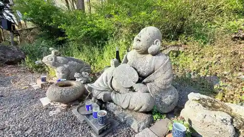 湯の沢神社の{uncategorized: "未分類", other: "その他", undefined: "問題あり", building: "その他建物", grave: "お墓", sacred_gate: "鳥居", guardian: "狛犬", statue: "像", buddha: "仏像", history: "歴史", nature: "自然", garden: "庭園", animal: "動物", pagoda: "塔", temizu: "手水舎", mountain_gate: "山門・神門", sanctuary: "本殿・本堂", subordinate: "末社・摂社", art: "芸術", scenery: "景色", jizo: "地蔵", ema: "絵馬", goshuin: "御朱印", omikuji: "おみくじ", items: "授与品その他", amulet: "お守り", goshuincho: "御朱印帳", eats: "食事", festival: "お祭り", votive_dance: "神楽", shichigosan: "七五三参", wedding: "結婚式", experience: "体験その他", initially: "初詣", around: "周辺", anti_infection: "感染症対策"}