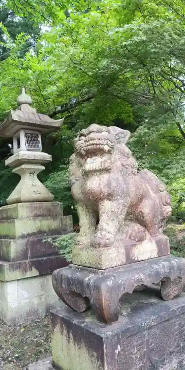 胡宮神社(敏満寺史跡)の狛犬
