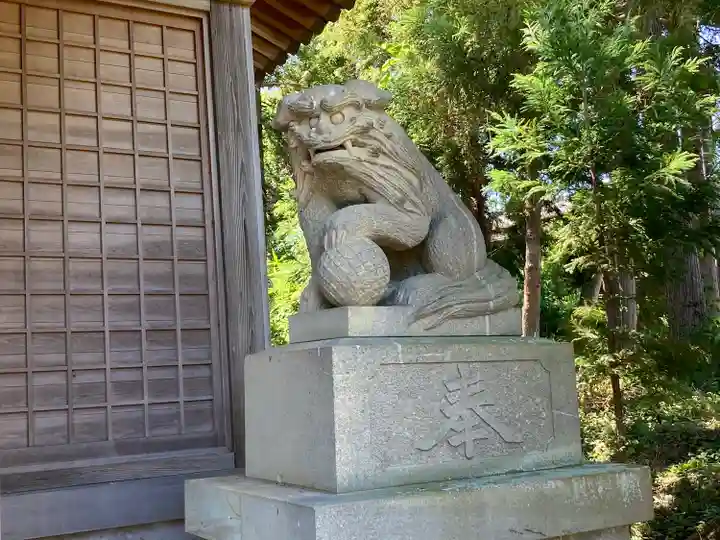 鮑玉白珠比咩命神社の狛犬
