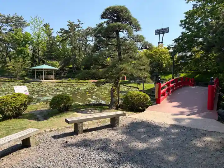 白山神社の{uncategorized: "未分類", other: "その他", undefined: "問題あり", building: "その他建物", grave: "お墓", sacred_gate: "鳥居", guardian: "狛犬", statue: "像", buddha: "仏像", history: "歴史", nature: "自然", garden: "庭園", animal: "動物", pagoda: "塔", temizu: "手水舎", mountain_gate: "山門・神門", sanctuary: "本殿・本堂", subordinate: "末社・摂社", art: "芸術", scenery: "景色", jizo: "地蔵", ema: "絵馬", goshuin: "御朱印", omikuji: "おみくじ", items: "授与品その他", amulet: "お守り", goshuincho: "御朱印帳", eats: "食事", festival: "お祭り", votive_dance: "神楽", shichigosan: "七五三参", wedding: "結婚式", experience: "体験その他", initially: "初詣", around: "周辺", anti_infection: "感染症対策"}