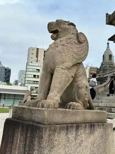 築地本願寺（本願寺築地別院）の{uncategorized: "未分類", other: "その他", undefined: "問題あり", building: "その他建物", grave: "お墓", sacred_gate: "鳥居", guardian: "狛犬", statue: "像", buddha: "仏像", history: "歴史", nature: "自然", garden: "庭園", animal: "動物", pagoda: "塔", temizu: "手水舎", mountain_gate: "山門・神門", sanctuary: "本殿・本堂", subordinate: "末社・摂社", art: "芸術", scenery: "景色", jizo: "地蔵", ema: "絵馬", goshuin: "御朱印", omikuji: "おみくじ", items: "授与品その他", amulet: "お守り", goshuincho: "御朱印帳", eats: "食事", festival: "お祭り", votive_dance: "神楽", shichigosan: "七五三参", wedding: "結婚式", experience: "体験その他", initially: "初詣", around: "周辺", anti_infection: "感染症対策"}