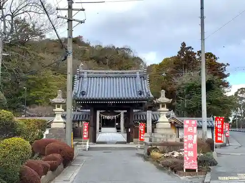 揖保石見神社の山門