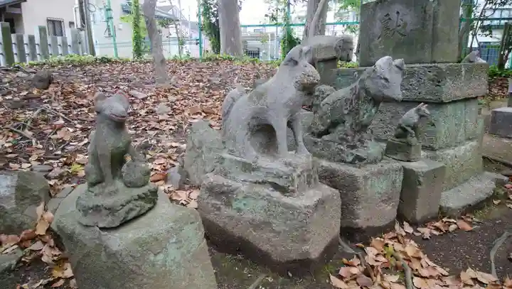半田稲荷神社の狛犬