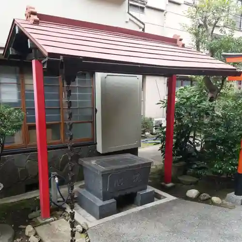 稲荷神社の手水舎