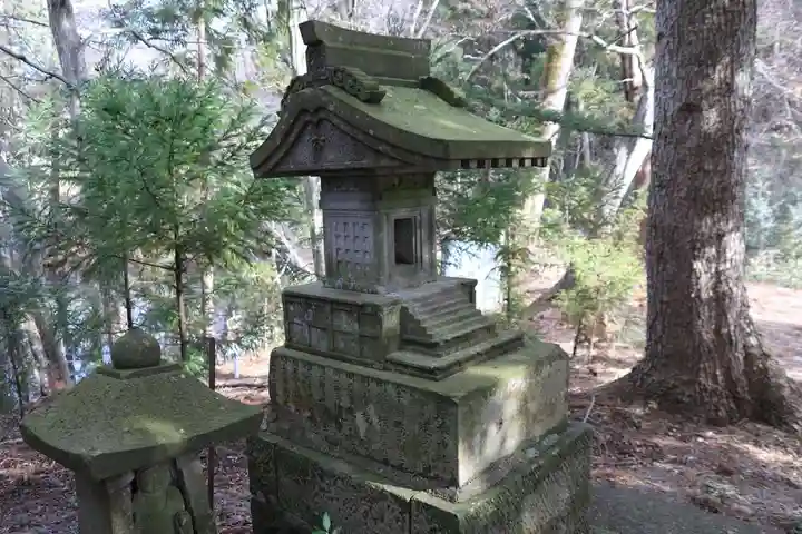 菅布祢神社の末社・摂社