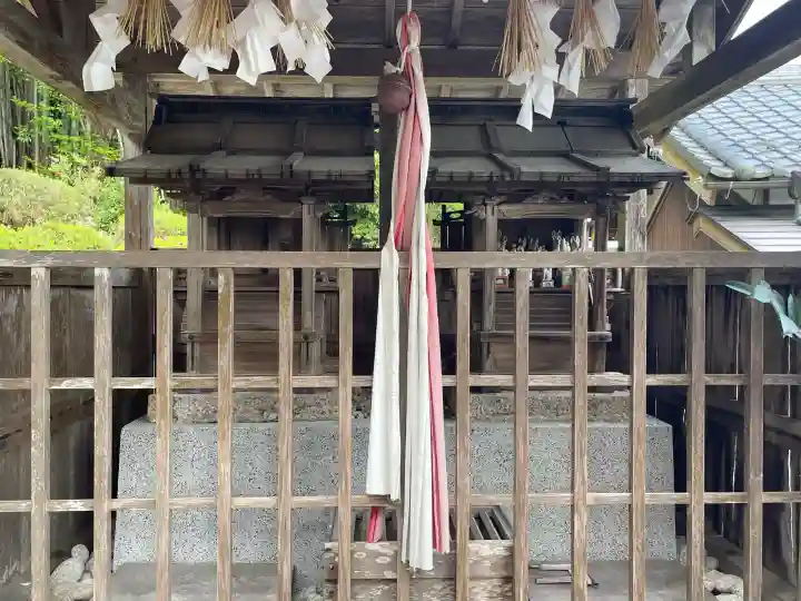 八幡神社 (山本)の{uncategorized: "未分類", other: "その他", undefined: "問題あり", building: "その他建物", grave: "お墓", sacred_gate: "鳥居", guardian: "狛犬", statue: "像", buddha: "仏像", history: "歴史", nature: "自然", garden: "庭園", animal: "動物", pagoda: "塔", temizu: "手水舎", mountain_gate: "山門・神門", sanctuary: "本殿・本堂", subordinate: "末社・摂社", art: "芸術", scenery: "景色", jizo: "地蔵", ema: "絵馬", goshuin: "御朱印", omikuji: "おみくじ", items: "授与品その他", amulet: "お守り", goshuincho: "御朱印帳", eats: "食事", festival: "お祭り", votive_dance: "神楽", shichigosan: "七五三参", wedding: "結婚式", experience: "体験その他", initially: "初詣", around: "周辺", anti_infection: "感染症対策"}