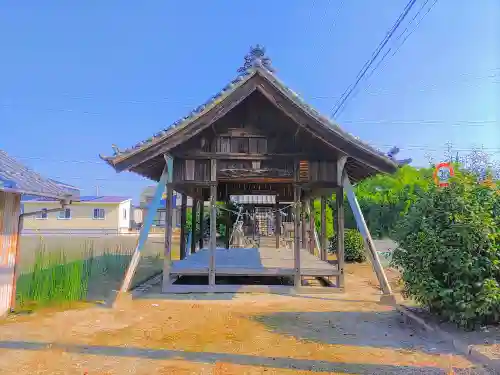 八龍社（目比）の本殿・本堂