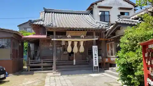 開運稲荷神社の本殿