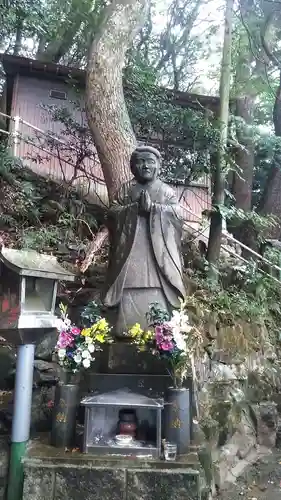 瀧の観音寺の像