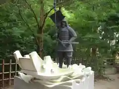 穂高神社本宮の像