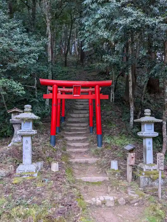 粟鹿神社の{uncategorized: "未分類", other: "その他", undefined: "問題あり", building: "その他建物", grave: "お墓", sacred_gate: "鳥居", guardian: "狛犬", statue: "像", buddha: "仏像", history: "歴史", nature: "自然", garden: "庭園", animal: "動物", pagoda: "塔", temizu: "手水舎", mountain_gate: "山門・神門", sanctuary: "本殿・本堂", subordinate: "末社・摂社", art: "芸術", scenery: "景色", jizo: "地蔵", ema: "絵馬", goshuin: "御朱印", omikuji: "おみくじ", items: "授与品その他", amulet: "お守り", goshuincho: "御朱印帳", eats: "食事", festival: "お祭り", votive_dance: "神楽", shichigosan: "七五三参", wedding: "結婚式", experience: "体験その他", initially: "初詣", around: "周辺", anti_infection: "感染症対策"}