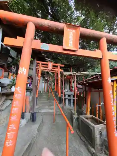 中司孫太郎稲荷神社の鳥居