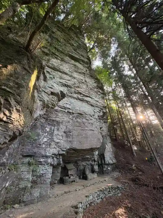 竜王窟の本殿・本堂