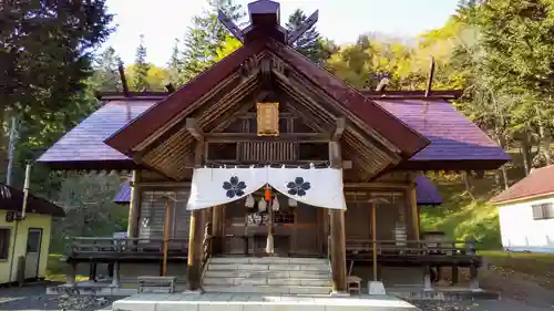 新得神社の本殿