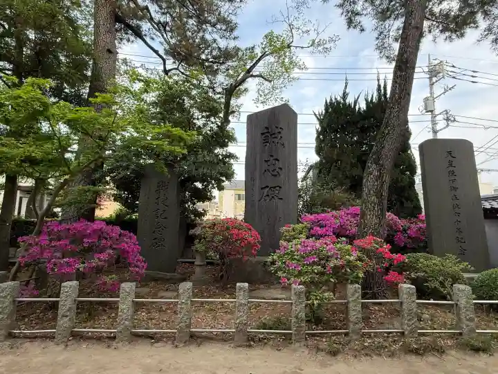 越ヶ谷久伊豆神社の{uncategorized: "未分類", other: "その他", undefined: "問題あり", building: "その他建物", grave: "お墓", sacred_gate: "鳥居", guardian: "狛犬", statue: "像", buddha: "仏像", history: "歴史", nature: "自然", garden: "庭園", animal: "動物", pagoda: "塔", temizu: "手水舎", mountain_gate: "山門・神門", sanctuary: "本殿・本堂", subordinate: "末社・摂社", art: "芸術", scenery: "景色", jizo: "地蔵", ema: "絵馬", goshuin: "御朱印", omikuji: "おみくじ", items: "授与品その他", amulet: "お守り", goshuincho: "御朱印帳", eats: "食事", festival: "お祭り", votive_dance: "神楽", shichigosan: "七五三参", wedding: "結婚式", experience: "体験その他", initially: "初詣", around: "周辺", anti_infection: "感染症対策"}