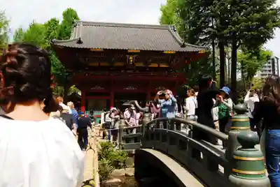 根津神社の山門・神門