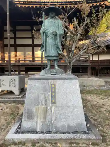 照蓮寺の像