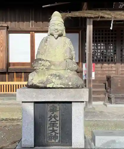 那閉神社の像