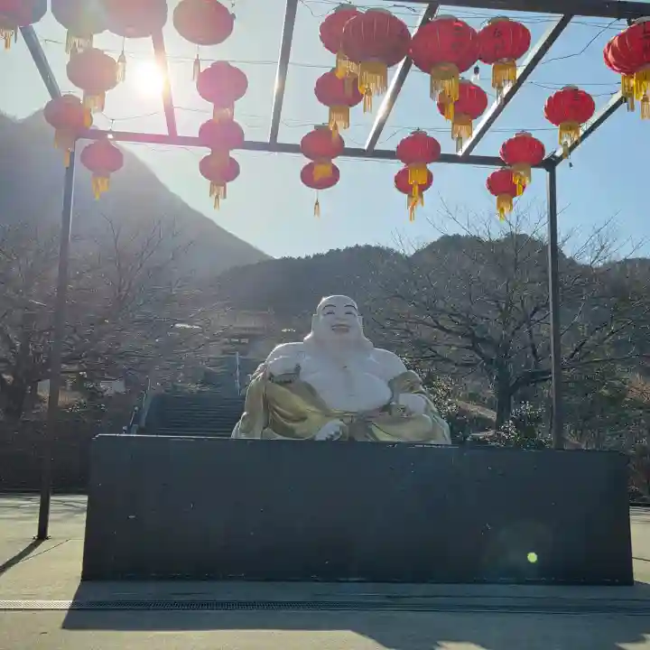 佛光山法水寺の{uncategorized: "未分類", other: "その他", undefined: "問題あり", building: "その他建物", grave: "お墓", sacred_gate: "鳥居", guardian: "狛犬", statue: "像", buddha: "仏像", history: "歴史", nature: "自然", garden: "庭園", animal: "動物", pagoda: "塔", temizu: "手水舎", mountain_gate: "山門・神門", sanctuary: "本殿・本堂", subordinate: "末社・摂社", art: "芸術", scenery: "景色", jizo: "地蔵", ema: "絵馬", goshuin: "御朱印", omikuji: "おみくじ", items: "授与品その他", amulet: "お守り", goshuincho: "御朱印帳", eats: "食事", festival: "お祭り", votive_dance: "神楽", shichigosan: "七五三参", wedding: "結婚式", experience: "体験その他", initially: "初詣", around: "周辺", anti_infection: "感染症対策"}