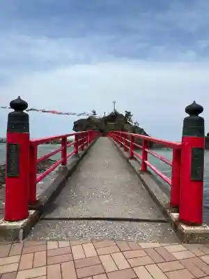 能生白山神社末社厳島神社の{uncategorized: "未分類", other: "その他", undefined: "問題あり", building: "その他建物", grave: "お墓", sacred_gate: "鳥居", guardian: "狛犬", statue: "像", buddha: "仏像", history: "歴史", nature: "自然", garden: "庭園", animal: "動物", pagoda: "塔", temizu: "手水舎", mountain_gate: "山門・神門", sanctuary: "本殿・本堂", subordinate: "末社・摂社", art: "芸術", scenery: "景色", jizo: "地蔵", ema: "絵馬", goshuin: "御朱印", omikuji: "おみくじ", items: "授与品その他", amulet: "お守り", goshuincho: "御朱印帳", eats: "食事", festival: "お祭り", votive_dance: "神楽", shichigosan: "七五三参", wedding: "結婚式", experience: "体験その他", initially: "初詣", around: "周辺", anti_infection: "感染症対策"}