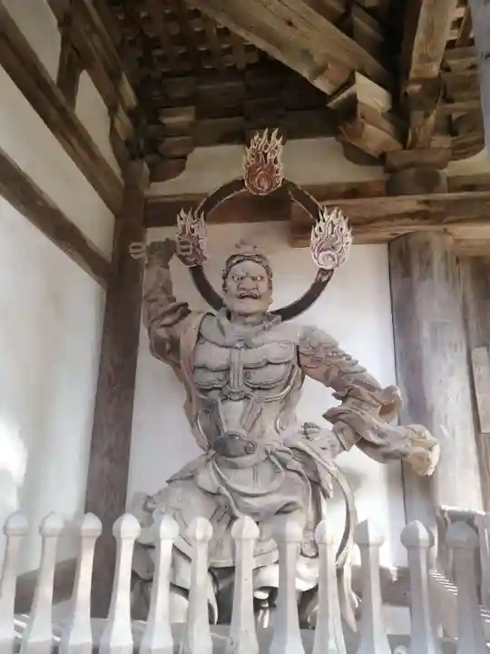 西明寺の像