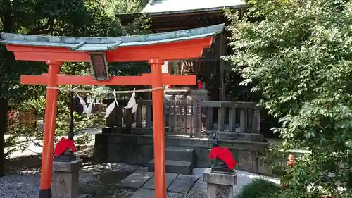 箭弓稲荷神社の本殿