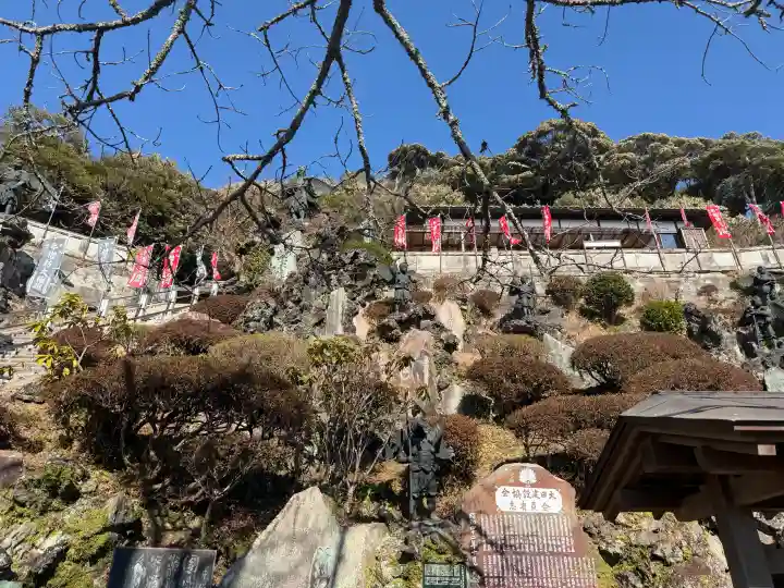 建長寺 半僧坊の{uncategorized: "未分類", other: "その他", undefined: "問題あり", building: "その他建物", grave: "お墓", sacred_gate: "鳥居", guardian: "狛犬", statue: "像", buddha: "仏像", history: "歴史", nature: "自然", garden: "庭園", animal: "動物", pagoda: "塔", temizu: "手水舎", mountain_gate: "山門・神門", sanctuary: "本殿・本堂", subordinate: "末社・摂社", art: "芸術", scenery: "景色", jizo: "地蔵", ema: "絵馬", goshuin: "御朱印", omikuji: "おみくじ", items: "授与品その他", amulet: "お守り", goshuincho: "御朱印帳", eats: "食事", festival: "お祭り", votive_dance: "神楽", shichigosan: "七五三参", wedding: "結婚式", experience: "体験その他", initially: "初詣", around: "周辺", anti_infection: "感染症対策"}