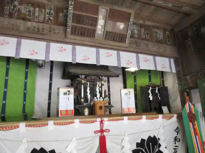 無戸室浅間神社(船津胎内神社)の本殿・本堂