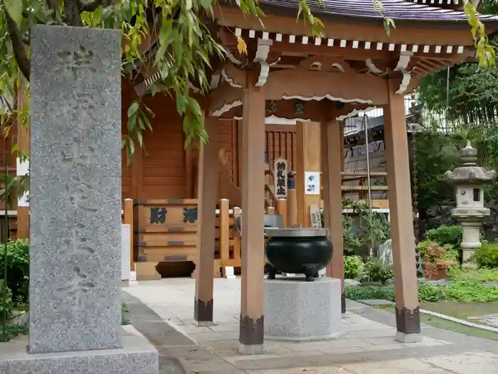 塚越稲荷神社の建物その他