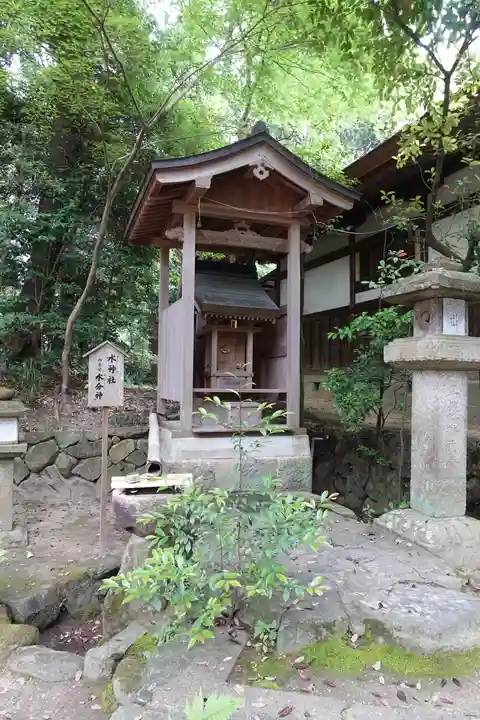 往馬坐伊古麻都比古神社の末社・摂社