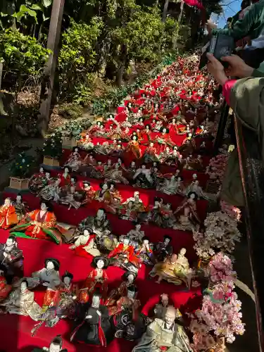 座間神社の{uncategorized: "未分類", other: "その他", undefined: "問題あり", building: "その他建物", grave: "お墓", sacred_gate: "鳥居", guardian: "狛犬", statue: "像", buddha: "仏像", history: "歴史", nature: "自然", garden: "庭園", animal: "動物", pagoda: "塔", temizu: "手水舎", mountain_gate: "山門・神門", sanctuary: "本殿・本堂", subordinate: "末社・摂社", art: "芸術", scenery: "景色", jizo: "地蔵", ema: "絵馬", goshuin: "御朱印", omikuji: "おみくじ", items: "授与品その他", amulet: "お守り", goshuincho: "御朱印帳", eats: "食事", festival: "お祭り", votive_dance: "神楽", shichigosan: "七五三参", wedding: "結婚式", experience: "体験その他", initially: "初詣", around: "周辺", anti_infection: "感染症対策"}