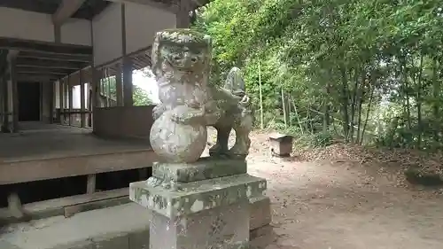 上秣神社の狛犬