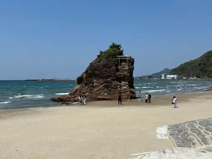 稲佐の浜 弁天島(島根県)