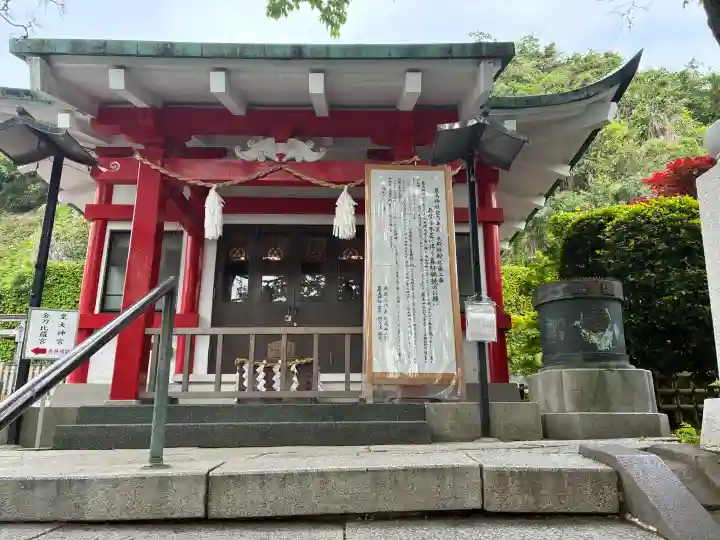 元町厳島神社の{uncategorized: "未分類", other: "その他", undefined: "問題あり", building: "その他建物", grave: "お墓", sacred_gate: "鳥居", guardian: "狛犬", statue: "像", buddha: "仏像", history: "歴史", nature: "自然", garden: "庭園", animal: "動物", pagoda: "塔", temizu: "手水舎", mountain_gate: "山門・神門", sanctuary: "本殿・本堂", subordinate: "末社・摂社", art: "芸術", scenery: "景色", jizo: "地蔵", ema: "絵馬", goshuin: "御朱印", omikuji: "おみくじ", items: "授与品その他", amulet: "お守り", goshuincho: "御朱印帳", eats: "食事", festival: "お祭り", votive_dance: "神楽", shichigosan: "七五三参", wedding: "結婚式", experience: "体験その他", initially: "初詣", around: "周辺", anti_infection: "感染症対策"}