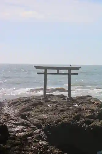 大洗磯前神社の{uncategorized: "未分類", other: "その他", undefined: "問題あり", building: "その他建物", grave: "お墓", sacred_gate: "鳥居", guardian: "狛犬", statue: "像", buddha: "仏像", history: "歴史", nature: "自然", garden: "庭園", animal: "動物", pagoda: "塔", temizu: "手水舎", mountain_gate: "山門・神門", sanctuary: "本殿・本堂", subordinate: "末社・摂社", art: "芸術", scenery: "景色", jizo: "地蔵", ema: "絵馬", goshuin: "御朱印", omikuji: "おみくじ", items: "授与品その他", amulet: "お守り", goshuincho: "御朱印帳", eats: "食事", festival: "お祭り", votive_dance: "神楽", shichigosan: "七五三参", wedding: "結婚式", experience: "体験その他", initially: "初詣", around: "周辺", anti_infection: "感染症対策"}