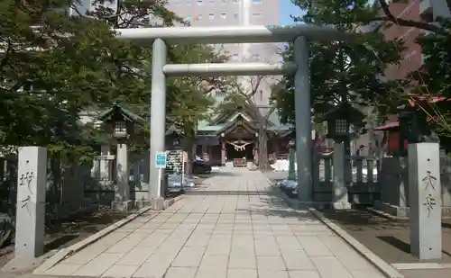 三吉神社の鳥居