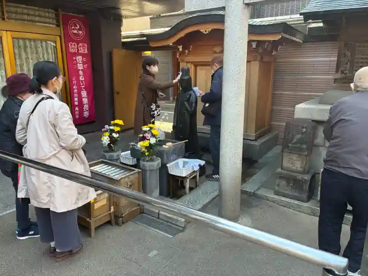 とげぬき地蔵尊 高岩寺の{uncategorized: "未分類", other: "その他", undefined: "問題あり", building: "その他建物", grave: "お墓", sacred_gate: "鳥居", guardian: "狛犬", statue: "像", buddha: "仏像", history: "歴史", nature: "自然", garden: "庭園", animal: "動物", pagoda: "塔", temizu: "手水舎", mountain_gate: "山門・神門", sanctuary: "本殿・本堂", subordinate: "末社・摂社", art: "芸術", scenery: "景色", jizo: "地蔵", ema: "絵馬", goshuin: "御朱印", omikuji: "おみくじ", items: "授与品その他", amulet: "お守り", goshuincho: "御朱印帳", eats: "食事", festival: "お祭り", votive_dance: "神楽", shichigosan: "七五三参", wedding: "結婚式", experience: "体験その他", initially: "初詣", around: "周辺", anti_infection: "感染症対策"}