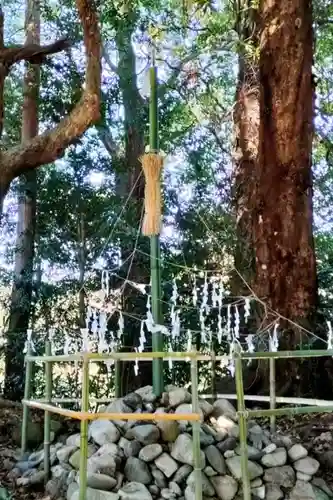 出羽神社の庭園