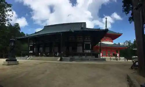 壇上伽藍の本殿・本堂