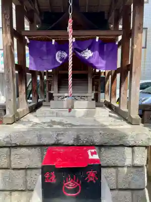 二ツ谷稲荷神社の{uncategorized: "未分類", other: "その他", undefined: "問題あり", building: "その他建物", grave: "お墓", sacred_gate: "鳥居", guardian: "狛犬", statue: "像", buddha: "仏像", history: "歴史", nature: "自然", garden: "庭園", animal: "動物", pagoda: "塔", temizu: "手水舎", mountain_gate: "山門・神門", sanctuary: "本殿・本堂", subordinate: "末社・摂社", art: "芸術", scenery: "景色", jizo: "地蔵", ema: "絵馬", goshuin: "御朱印", omikuji: "おみくじ", items: "授与品その他", amulet: "お守り", goshuincho: "御朱印帳", eats: "食事", festival: "お祭り", votive_dance: "神楽", shichigosan: "七五三参", wedding: "結婚式", experience: "体験その他", initially: "初詣", around: "周辺", anti_infection: "感染症対策"}