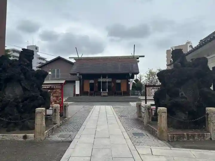鶴見神社の{uncategorized: "未分類", other: "その他", undefined: "問題あり", building: "その他建物", grave: "お墓", sacred_gate: "鳥居", guardian: "狛犬", statue: "像", buddha: "仏像", history: "歴史", nature: "自然", garden: "庭園", animal: "動物", pagoda: "塔", temizu: "手水舎", mountain_gate: "山門・神門", sanctuary: "本殿・本堂", subordinate: "末社・摂社", art: "芸術", scenery: "景色", jizo: "地蔵", ema: "絵馬", goshuin: "御朱印", omikuji: "おみくじ", items: "授与品その他", amulet: "お守り", goshuincho: "御朱印帳", eats: "食事", festival: "お祭り", votive_dance: "神楽", shichigosan: "七五三参", wedding: "結婚式", experience: "体験その他", initially: "初詣", around: "周辺", anti_infection: "感染症対策"}