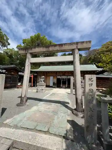 矢宮神社の{uncategorized: "未分類", other: "その他", undefined: "問題あり", building: "その他建物", grave: "お墓", sacred_gate: "鳥居", guardian: "狛犬", statue: "像", buddha: "仏像", history: "歴史", nature: "自然", garden: "庭園", animal: "動物", pagoda: "塔", temizu: "手水舎", mountain_gate: "山門・神門", sanctuary: "本殿・本堂", subordinate: "末社・摂社", art: "芸術", scenery: "景色", jizo: "地蔵", ema: "絵馬", goshuin: "御朱印", omikuji: "おみくじ", items: "授与品その他", amulet: "お守り", goshuincho: "御朱印帳", eats: "食事", festival: "お祭り", votive_dance: "神楽", shichigosan: "七五三参", wedding: "結婚式", experience: "体験その他", initially: "初詣", around: "周辺", anti_infection: "感染症対策"}