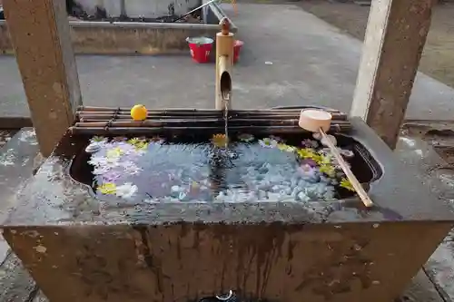 平出雷電神社の手水舎