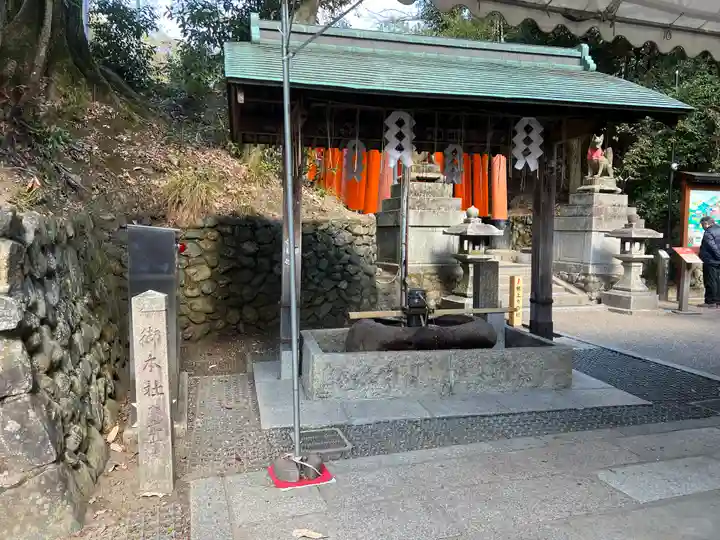 伏見稲荷大社 奥社奉拝所の手水舎