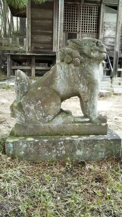 鬼死骸八幡神社の狛犬