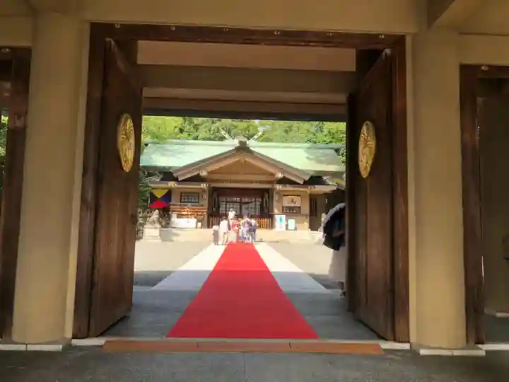 東郷神社の山門・神門